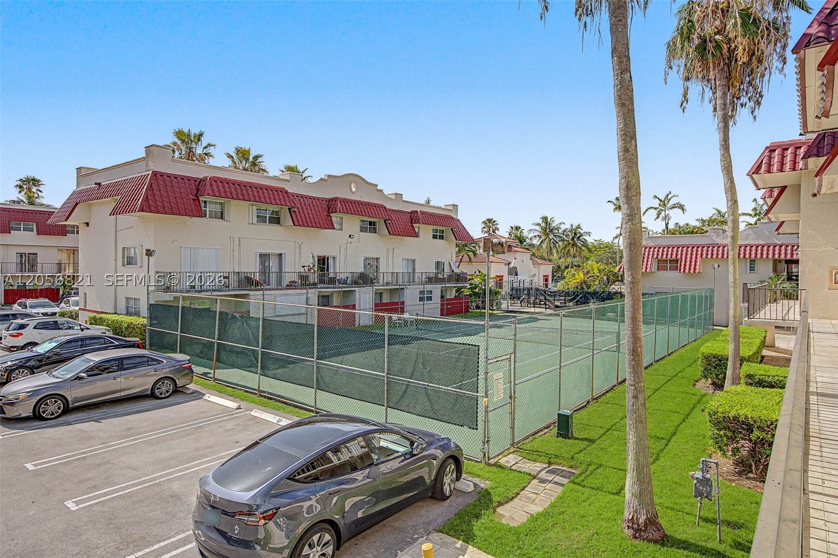 VILLAS OF PINECREST CONDO - Residential
