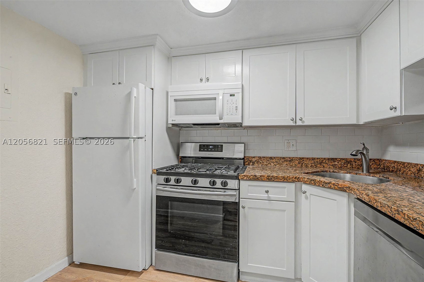 VILLAS OF PINECREST CONDO - Residential
