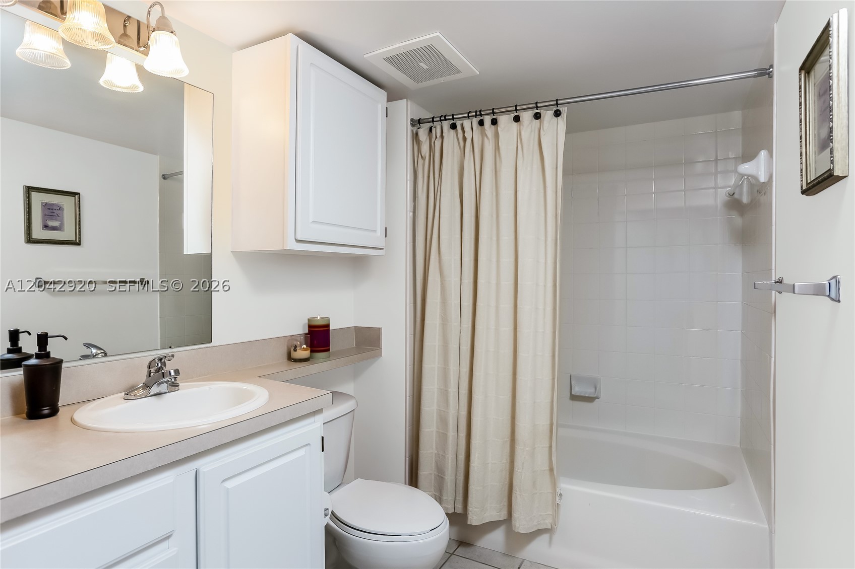 DA VINCI ON DOUGLAS CONDO - Residential Lease