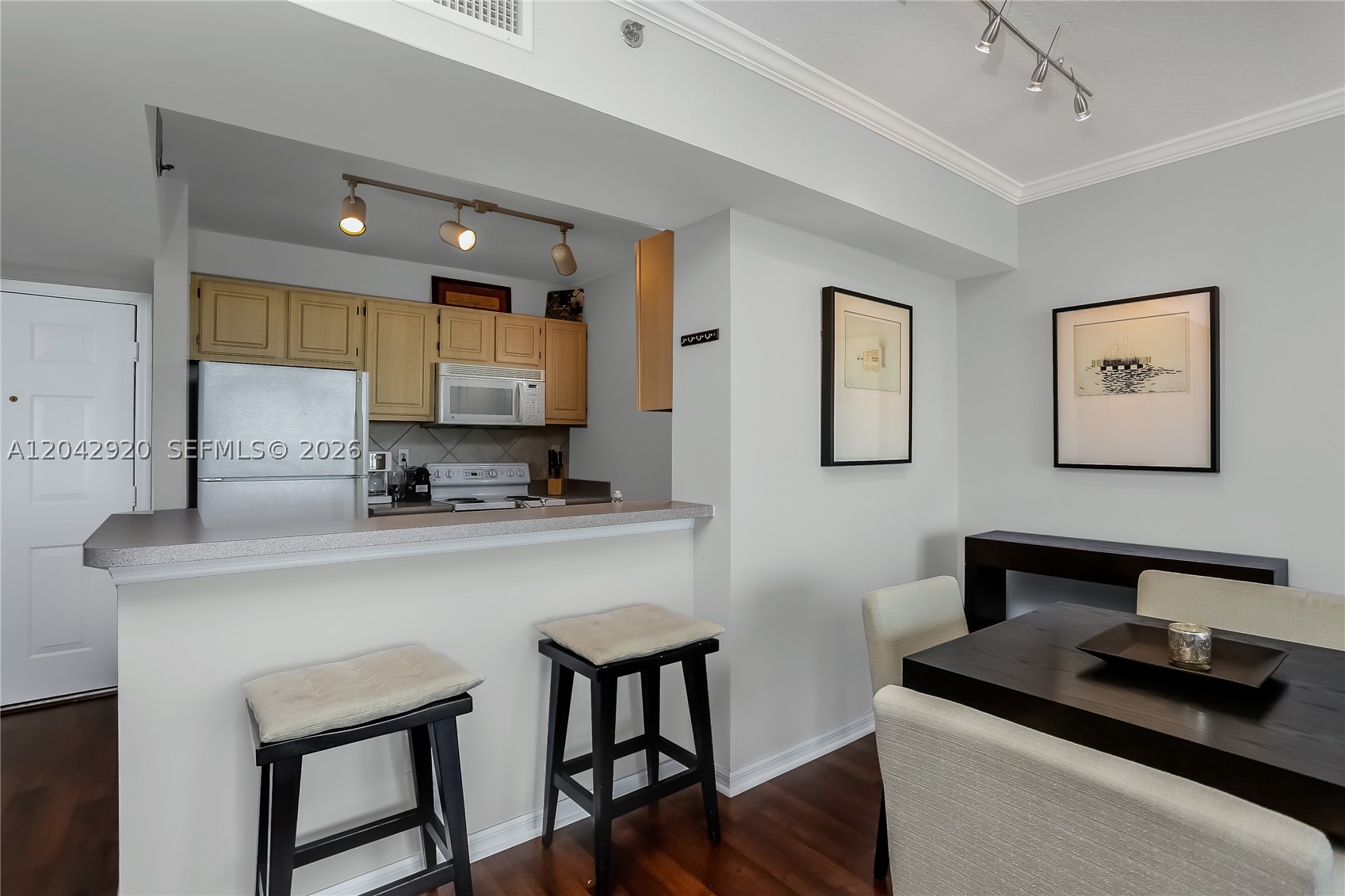 DA VINCI ON DOUGLAS CONDO - Residential Lease