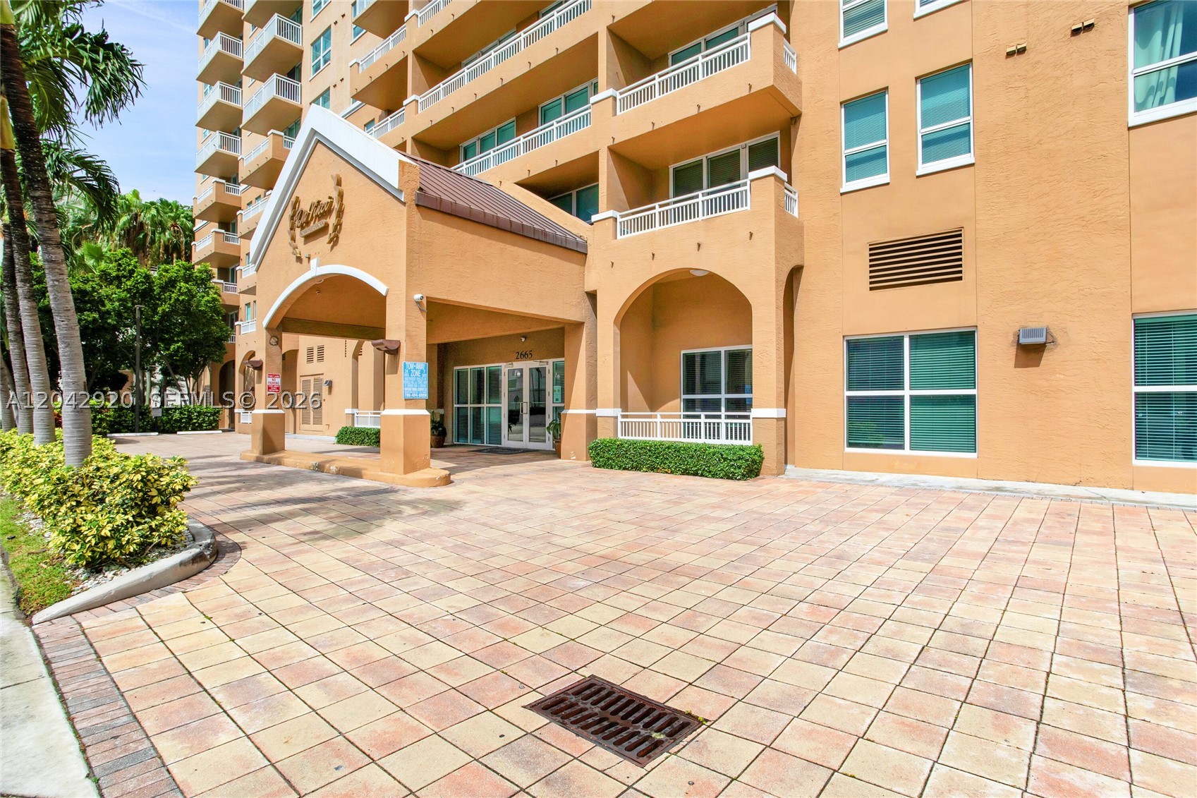 DA VINCI ON DOUGLAS CONDO - Residential Lease