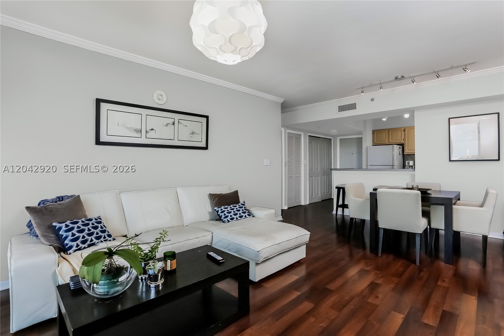DA VINCI ON DOUGLAS CONDO - Residential Lease