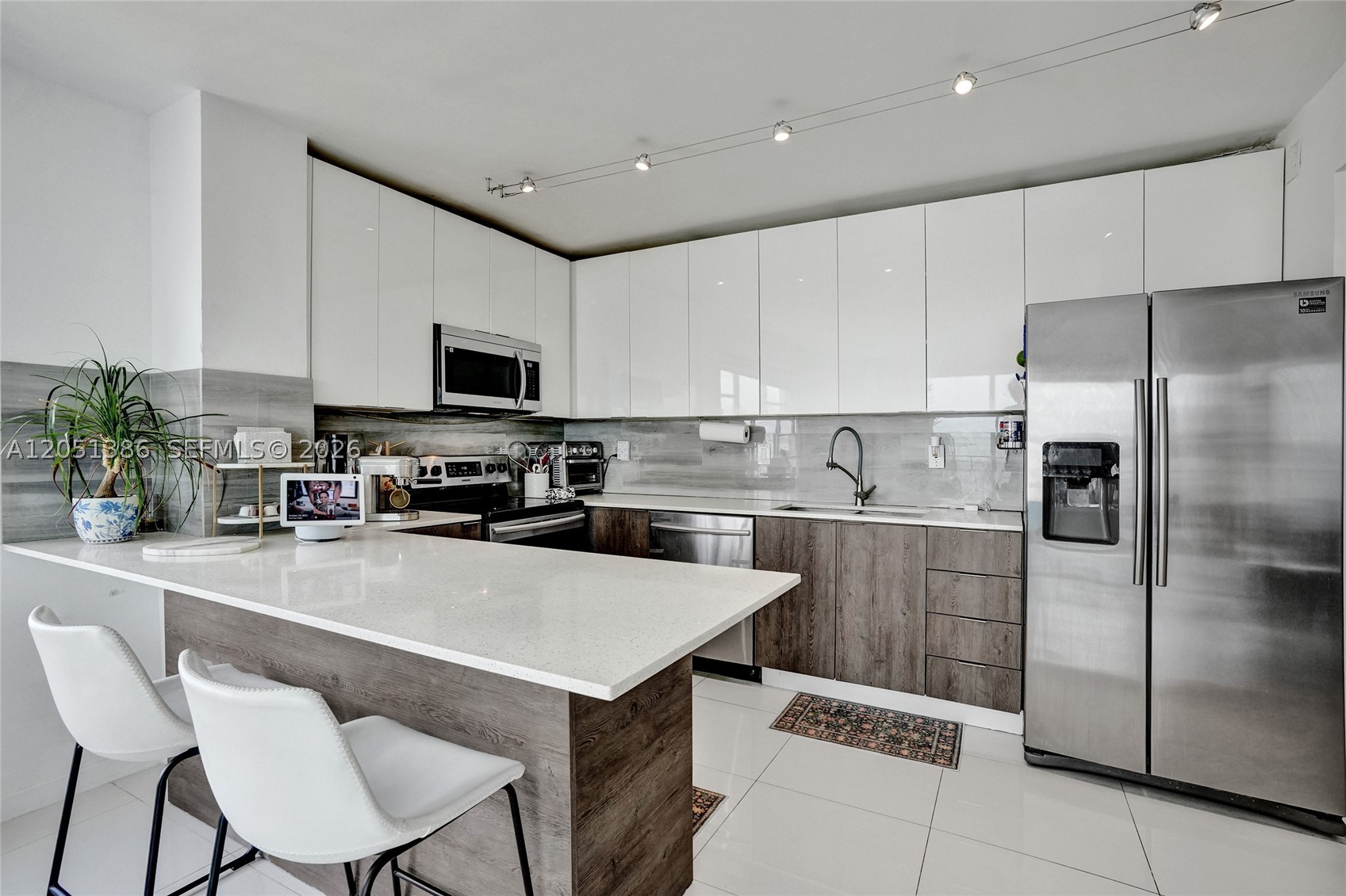JOCKEY CLUB CONDO - Residential