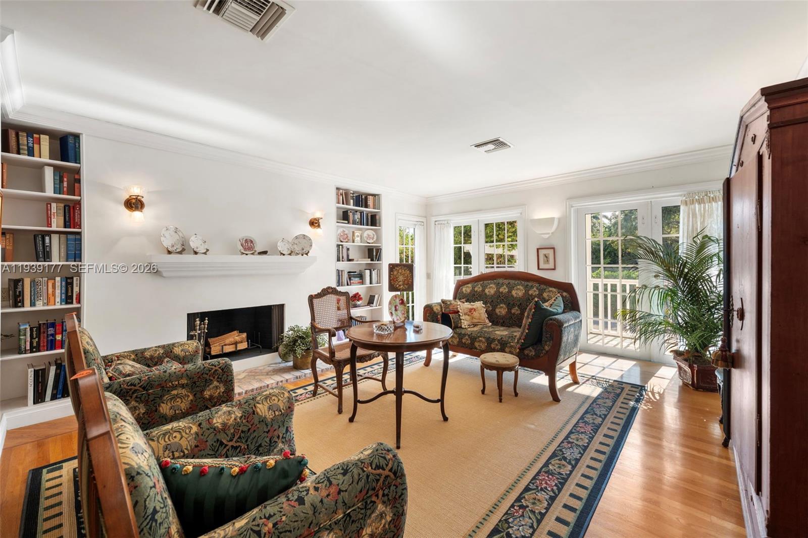THE MOORINGS - Residential