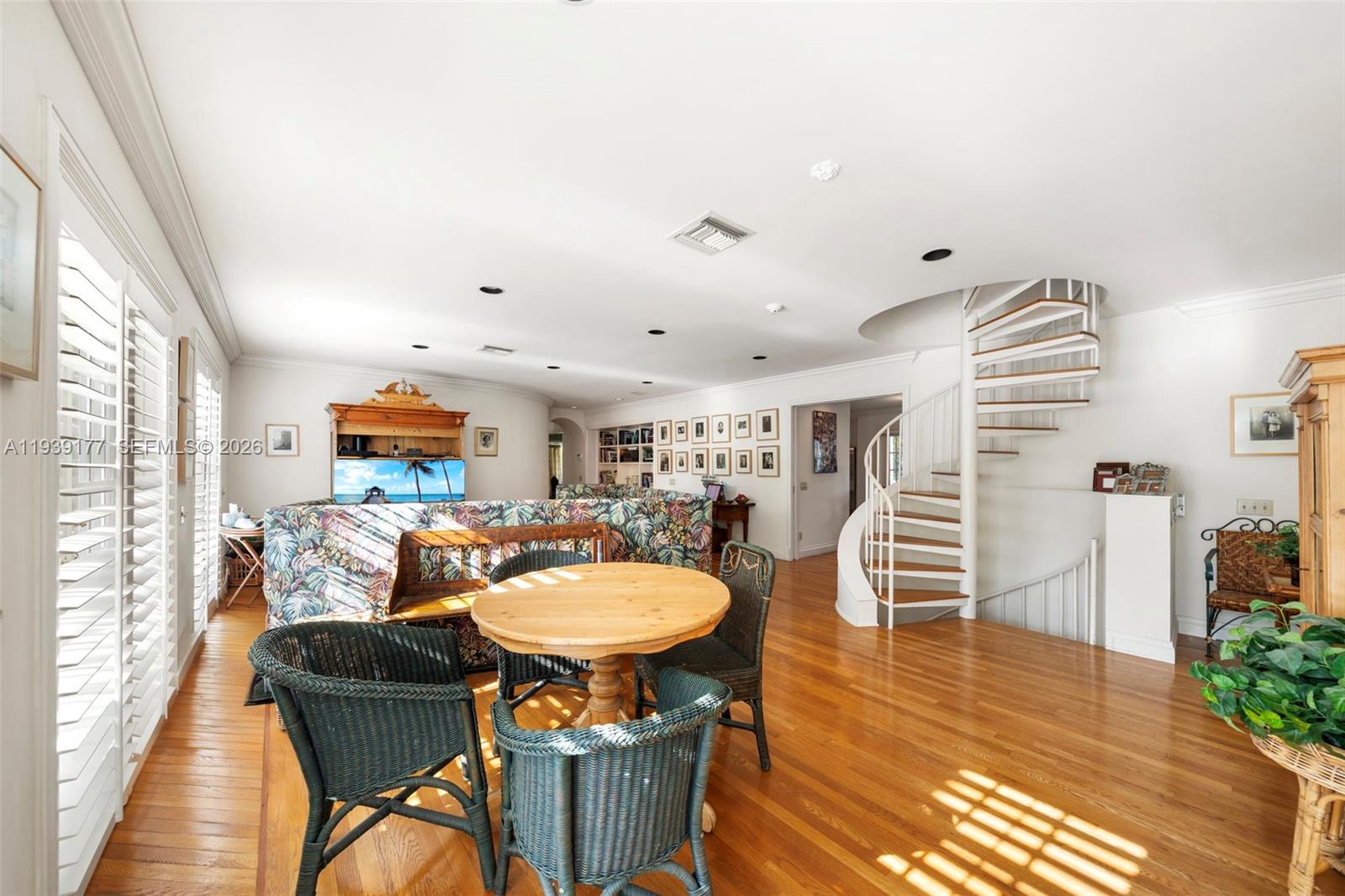 THE MOORINGS - Residential
