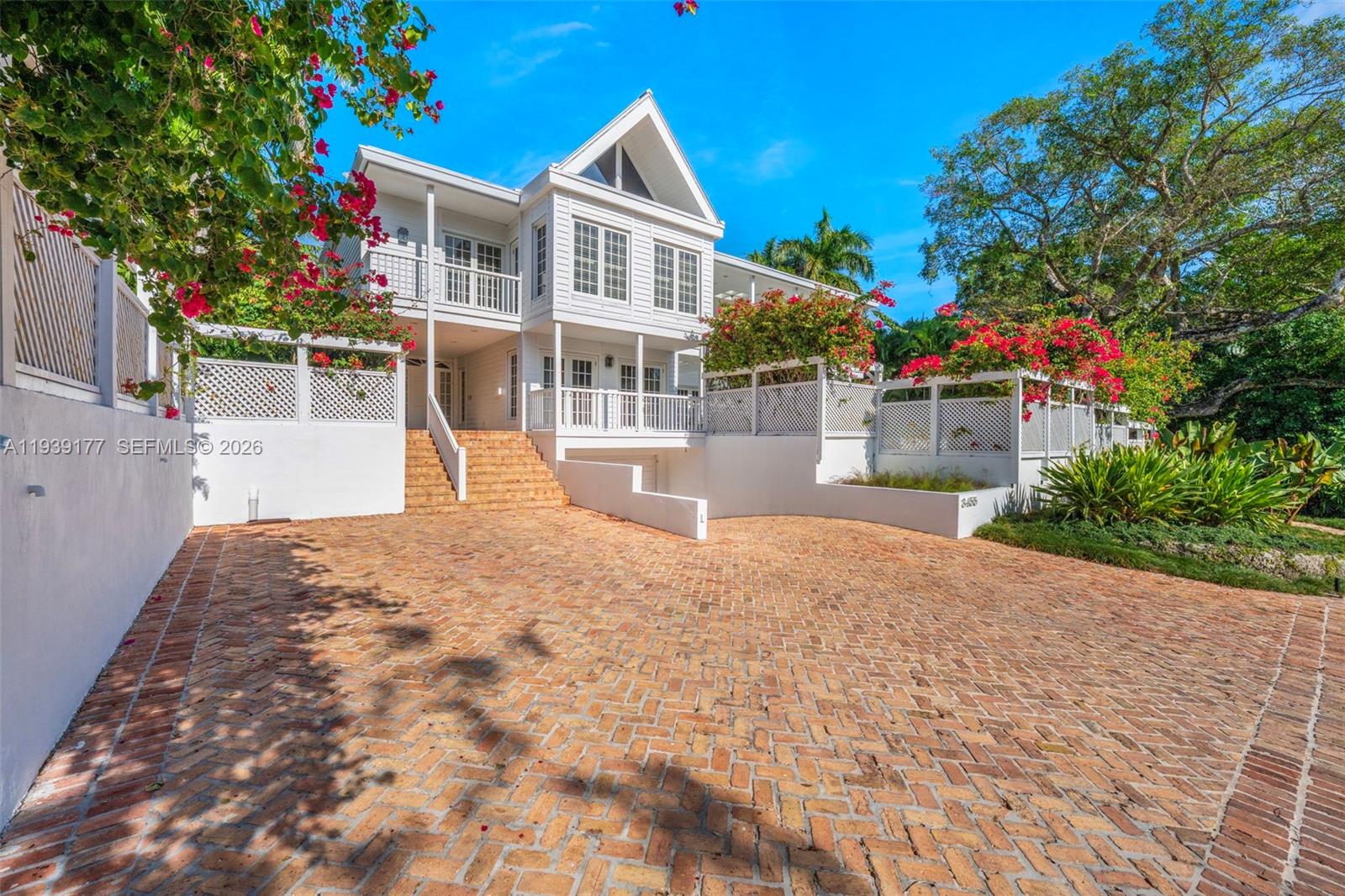 THE MOORINGS - Residential