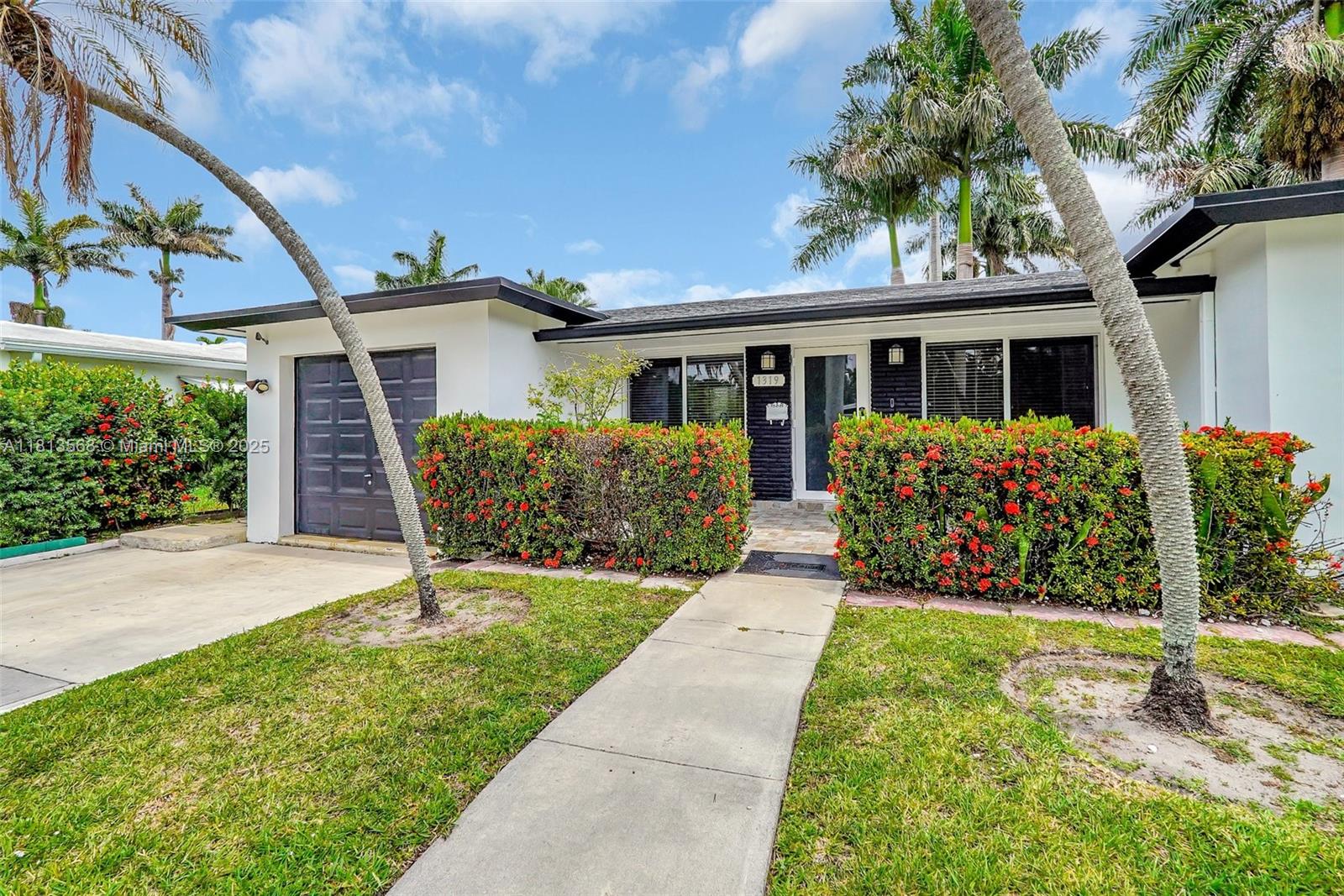 HOLLYWOOD LAKES SECTION - Residential