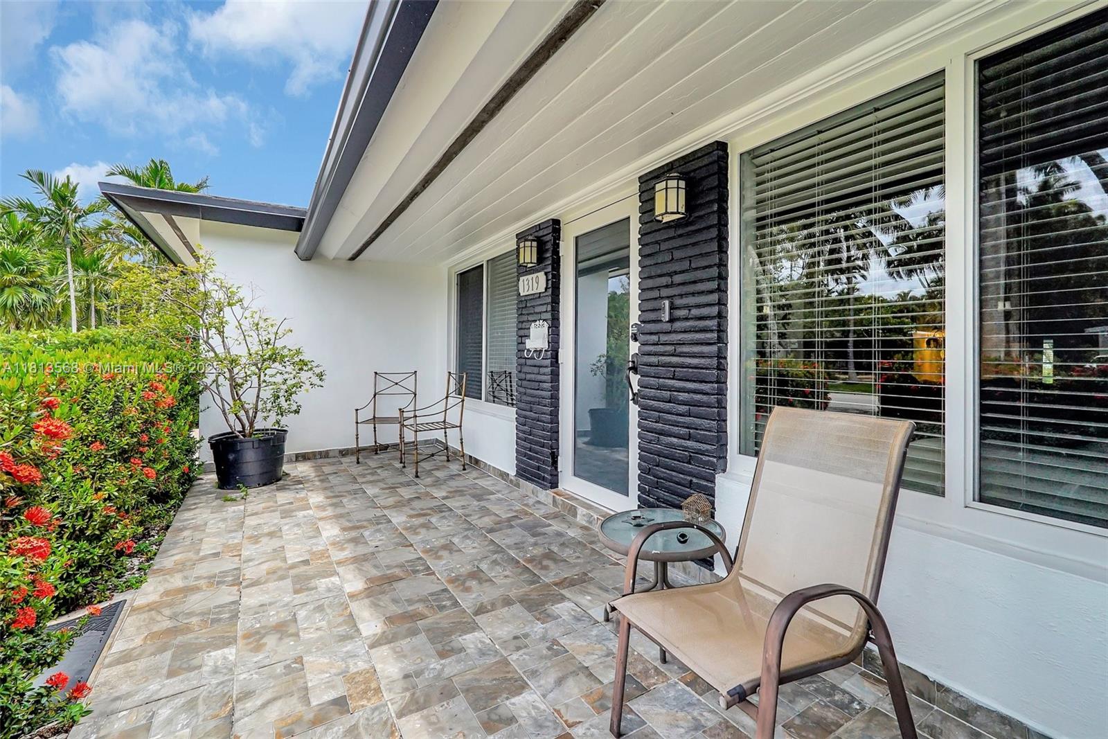 HOLLYWOOD LAKES SECTION - Residential