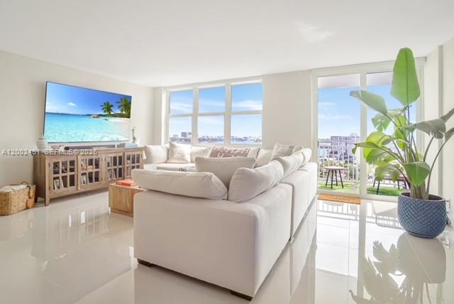 BAYVIEW TOWERS CONDO SOUT - Residential