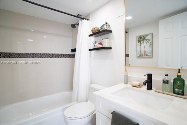 BAYVIEW TOWERS CONDO SOUT - Residential