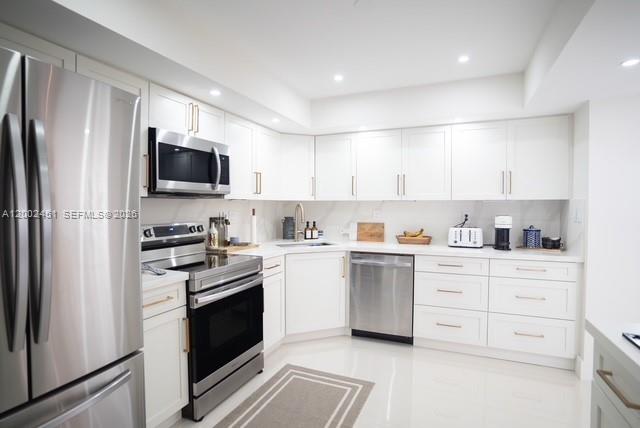 BAYVIEW TOWERS CONDO SOUT - Residential