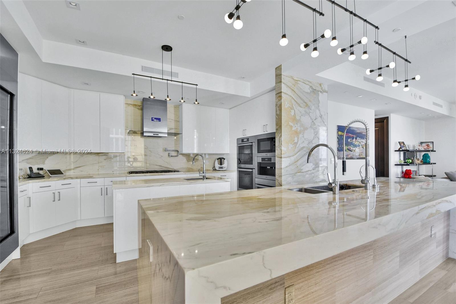 Mansions at Acqualina - Residential