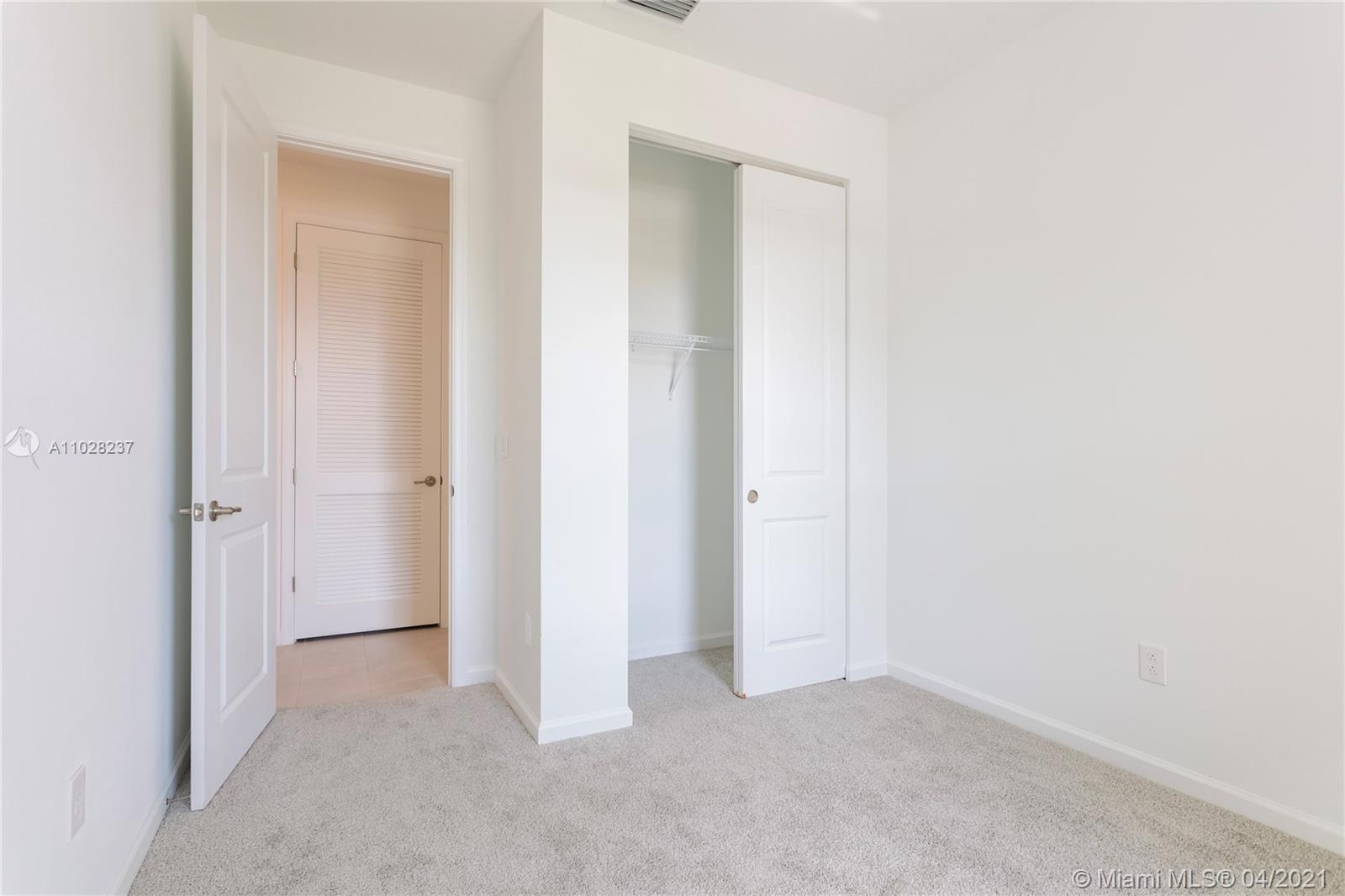 POINTE OF WOODS PUD - Residential Lease