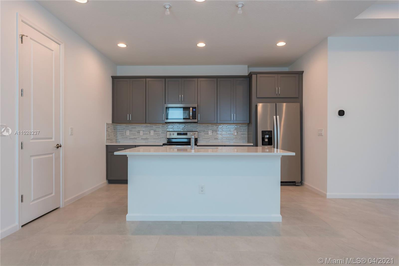 POINTE OF WOODS PUD - Residential Lease