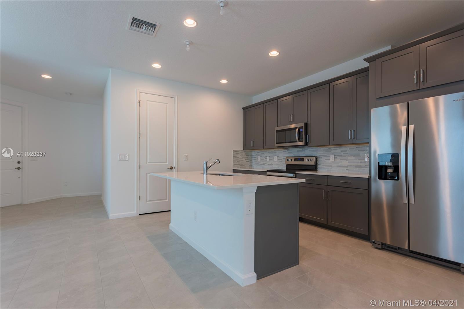 POINTE OF WOODS PUD - Residential Lease