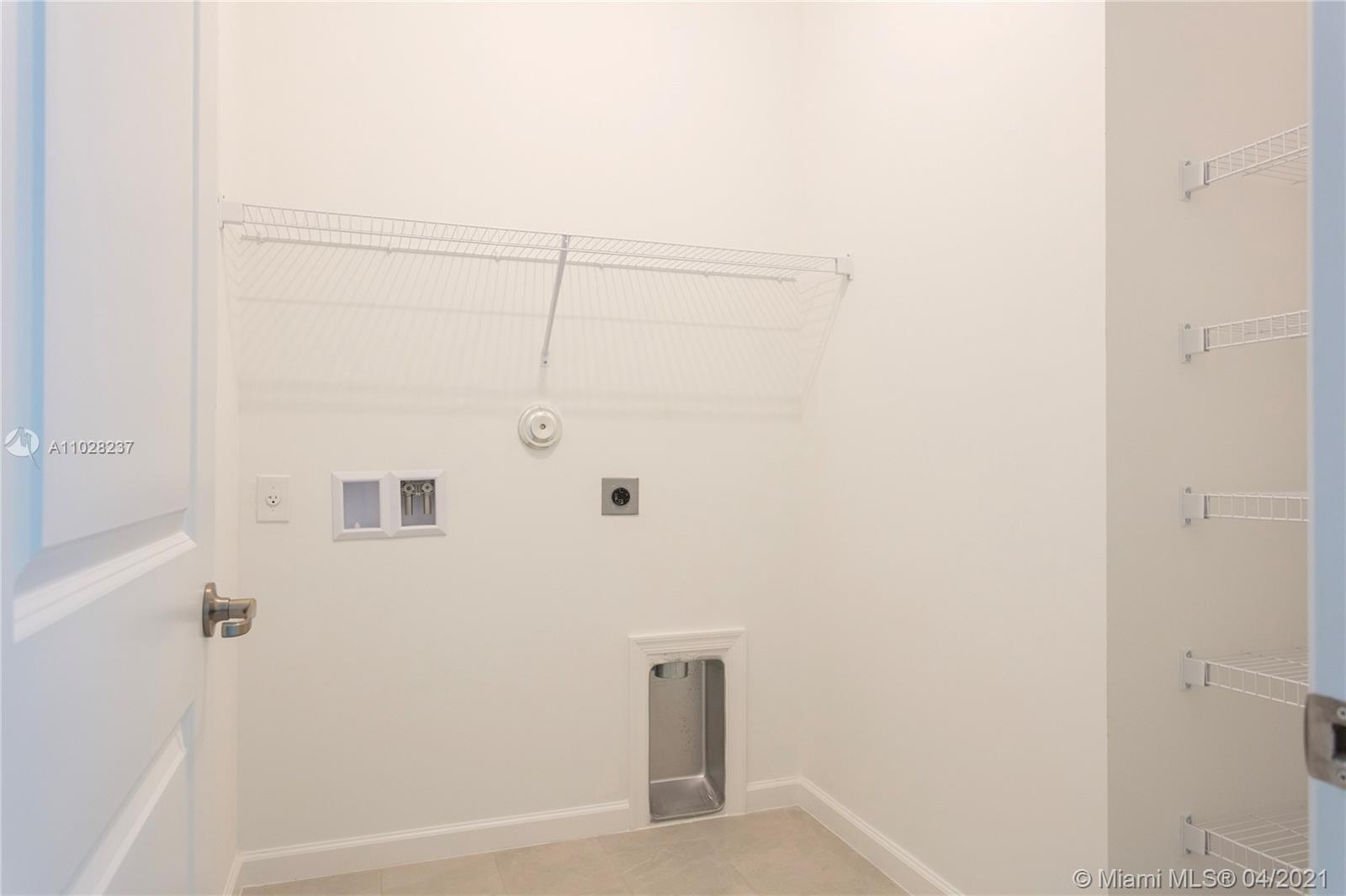 POINTE OF WOODS PUD - Residential Lease