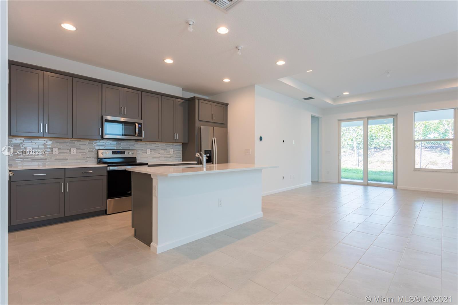 POINTE OF WOODS PUD - Residential Lease