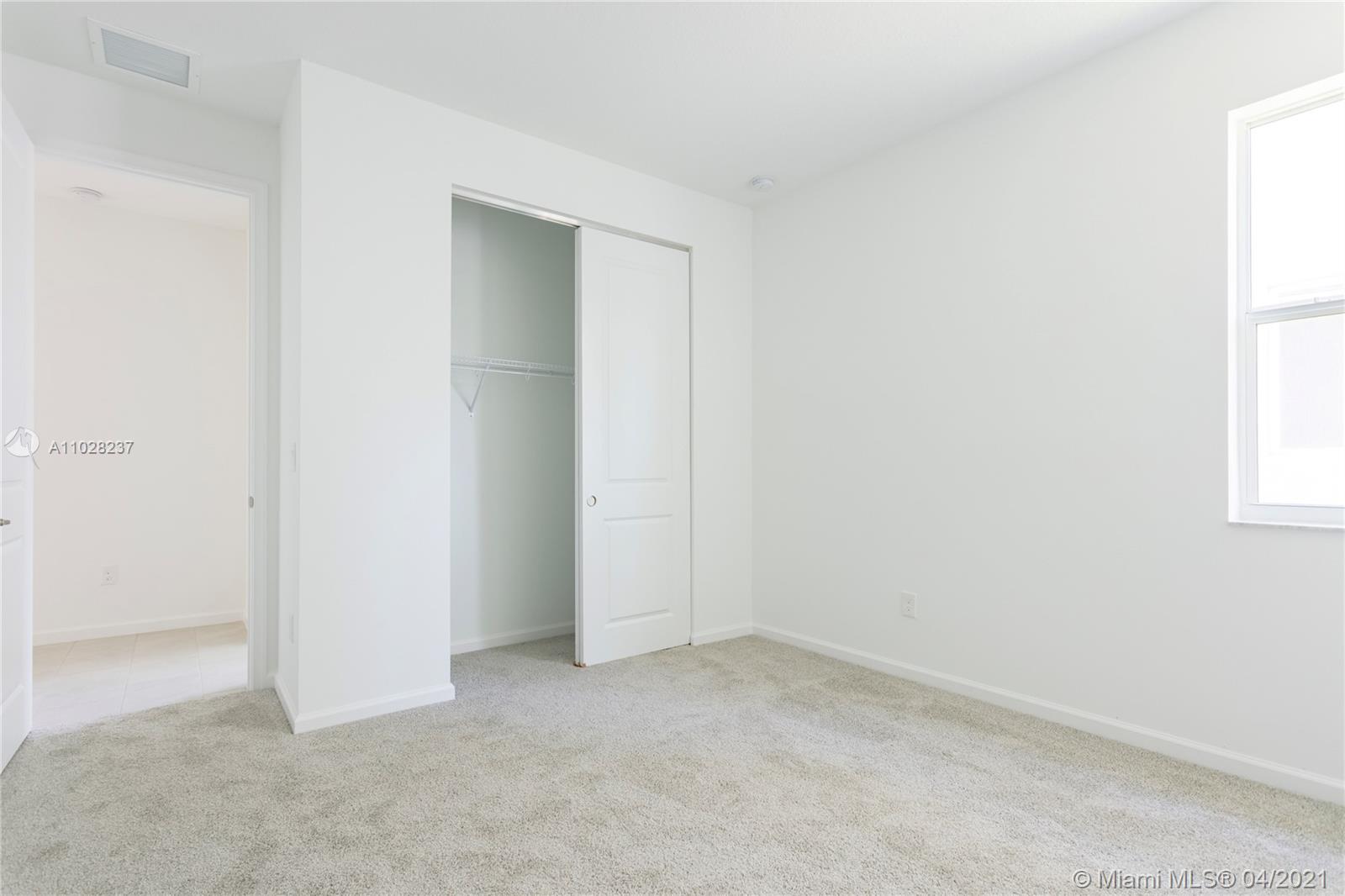 POINTE OF WOODS PUD - Residential Lease