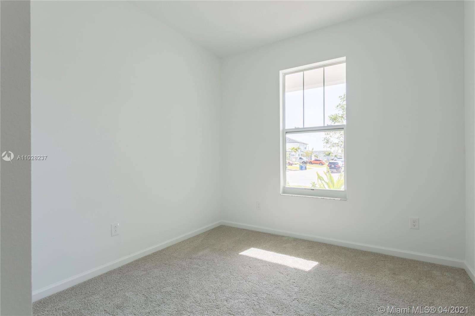 POINTE OF WOODS PUD - Residential Lease