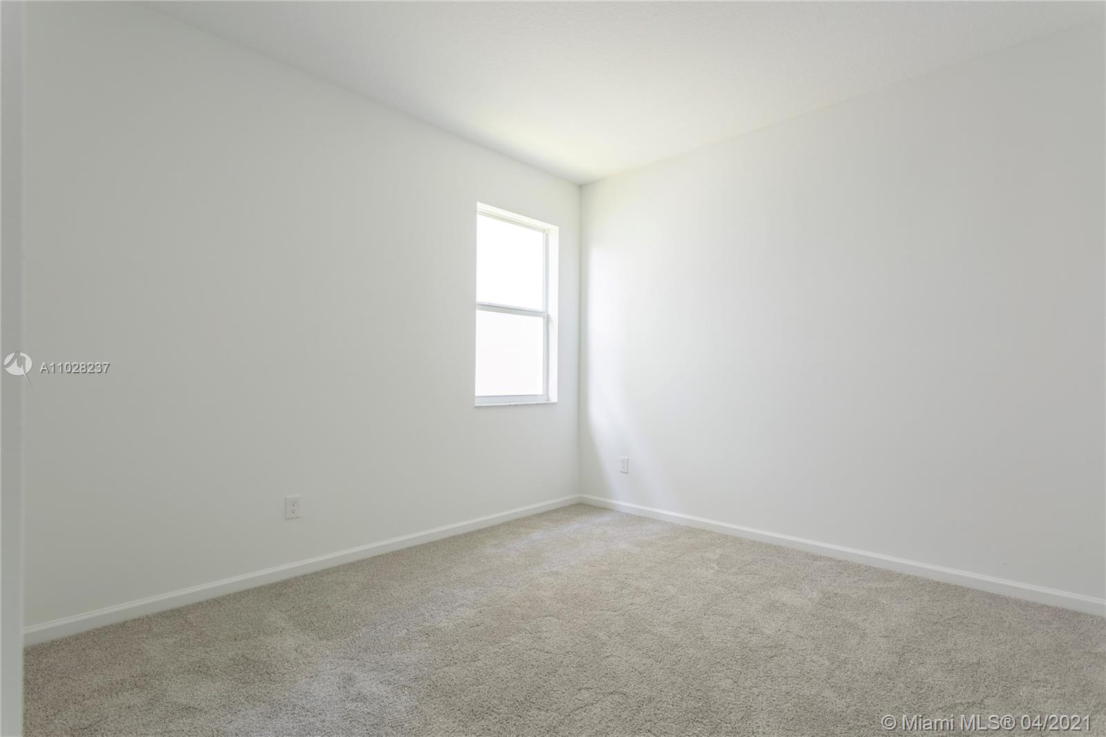 POINTE OF WOODS PUD - Residential Lease