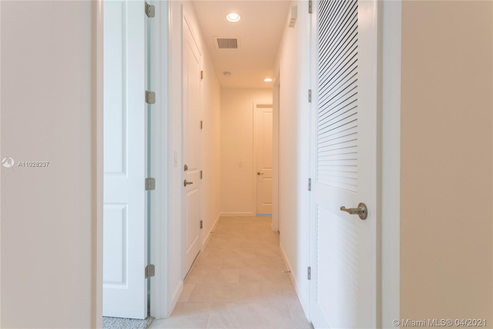 POINTE OF WOODS PUD - Residential Lease