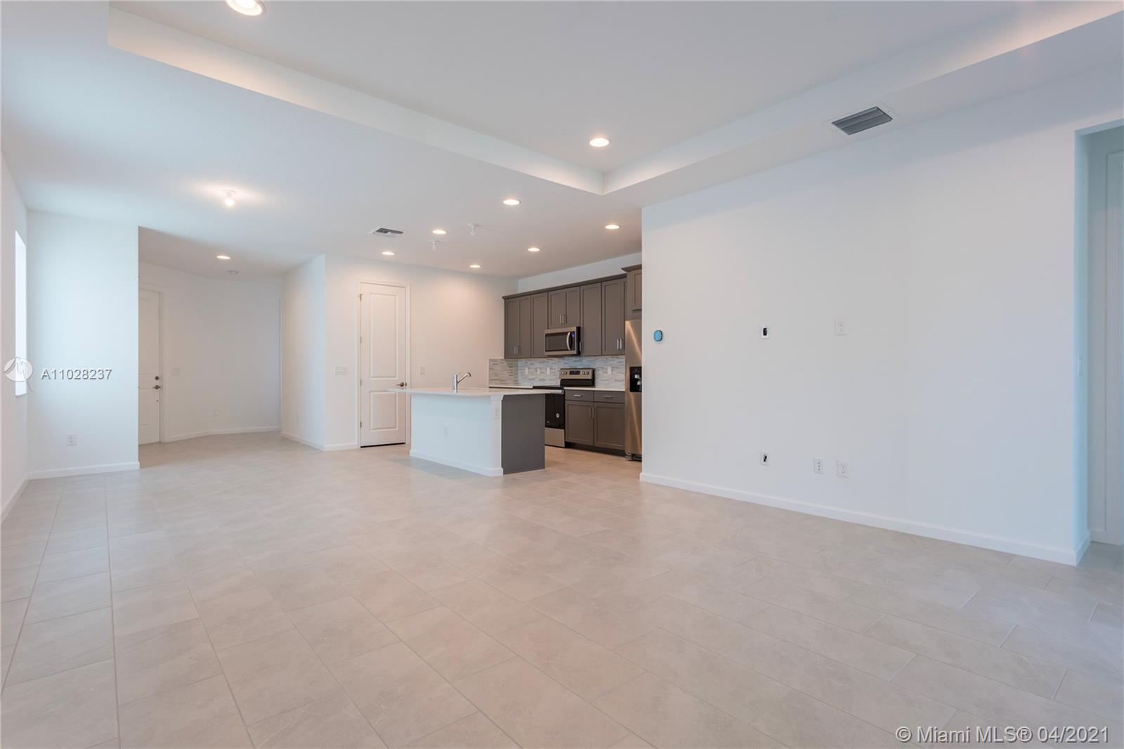 POINTE OF WOODS PUD - Residential Lease