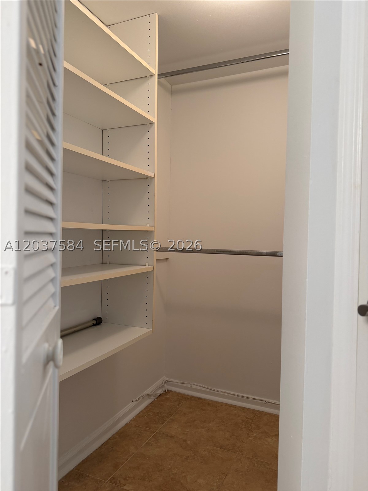 UNIVERSITY INN CONDO - Residential Lease