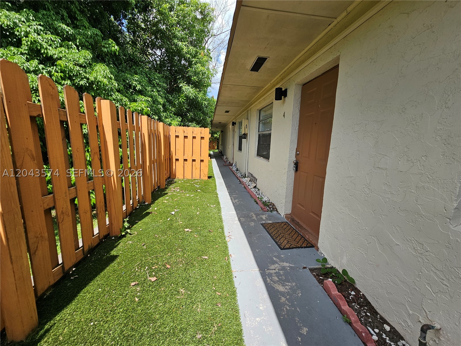 FIRST ADDITION TO CANAL G - Residential Lease