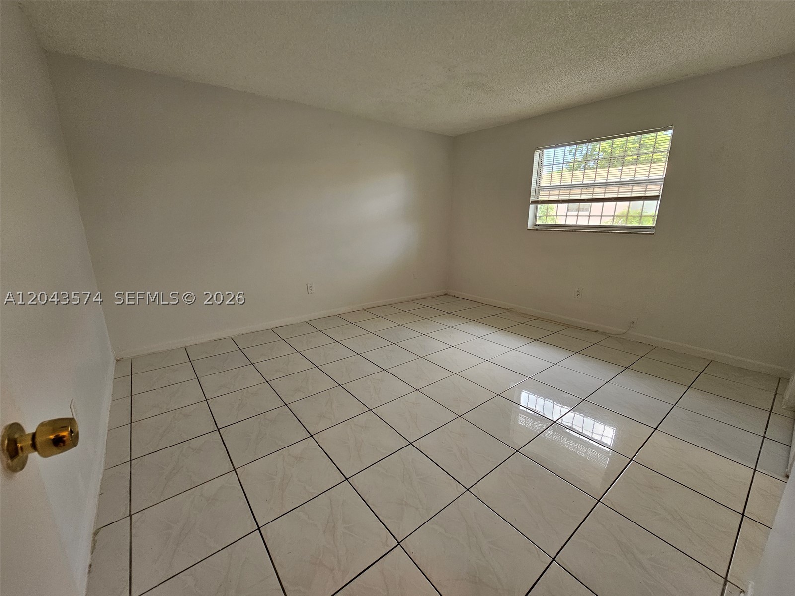 FIRST ADDITION TO CANAL G - Residential Lease