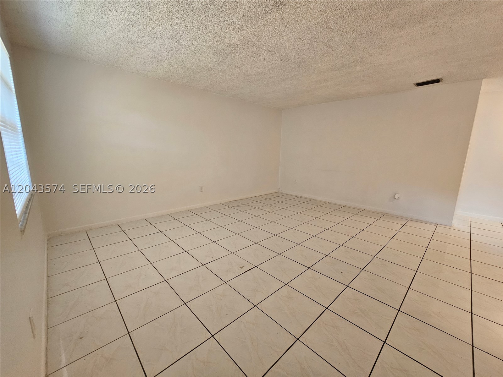FIRST ADDITION TO CANAL G - Residential Lease