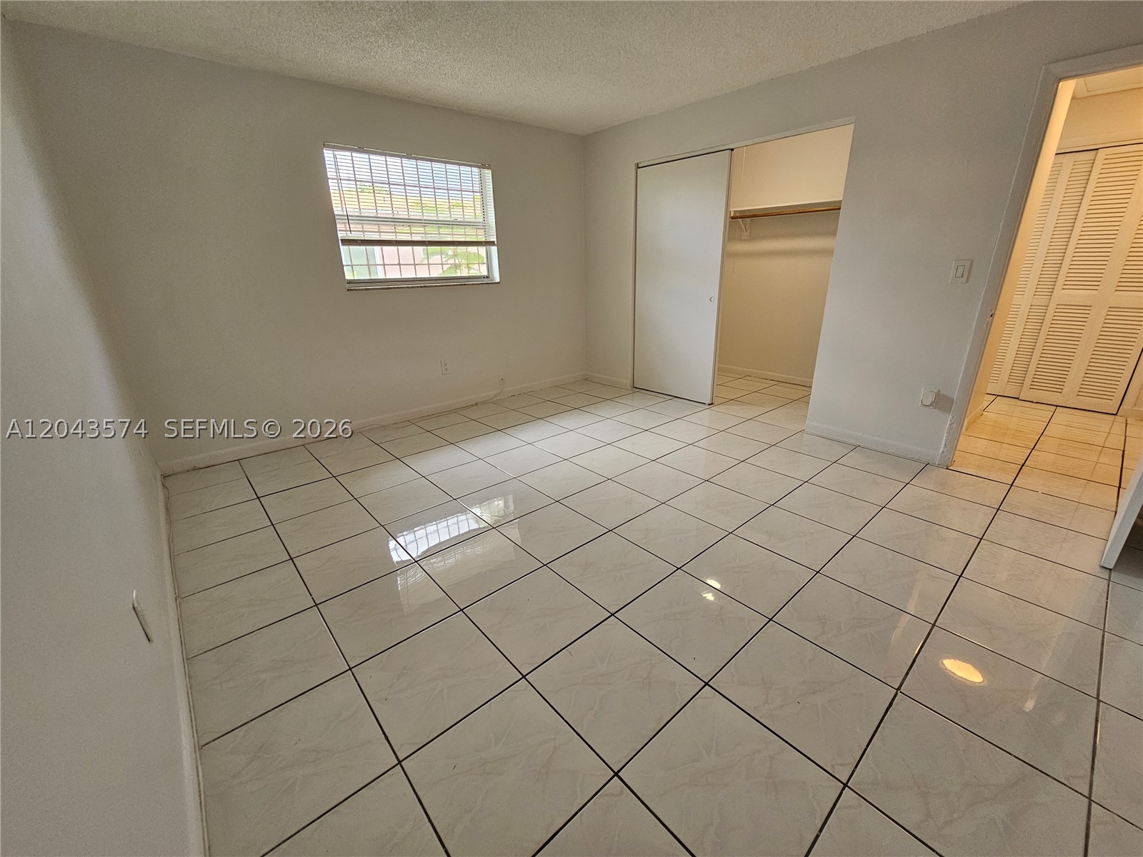 FIRST ADDITION TO CANAL G - Residential Lease