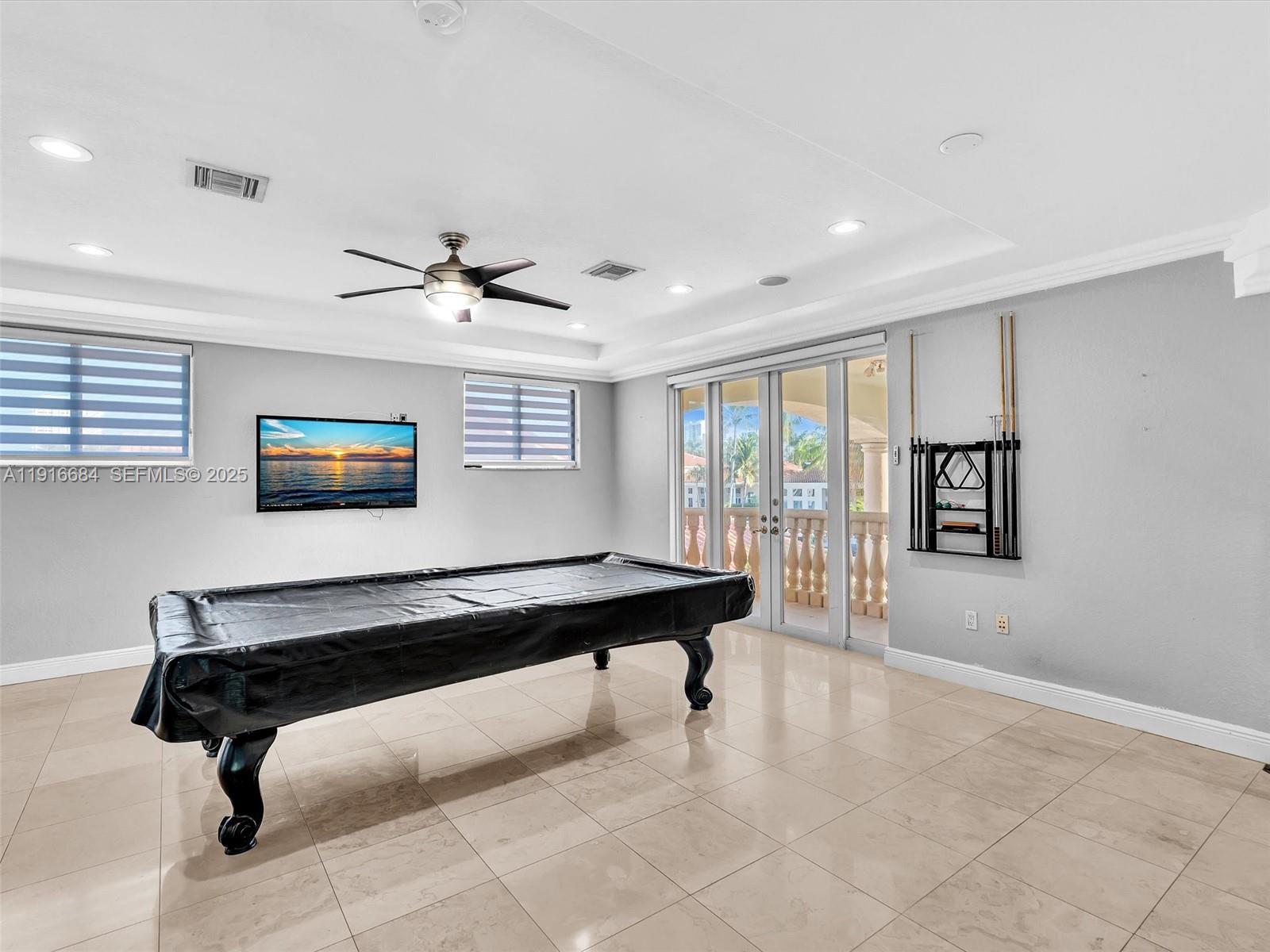 HOLLYWOOD GOLF ESTATES SE - Residential
