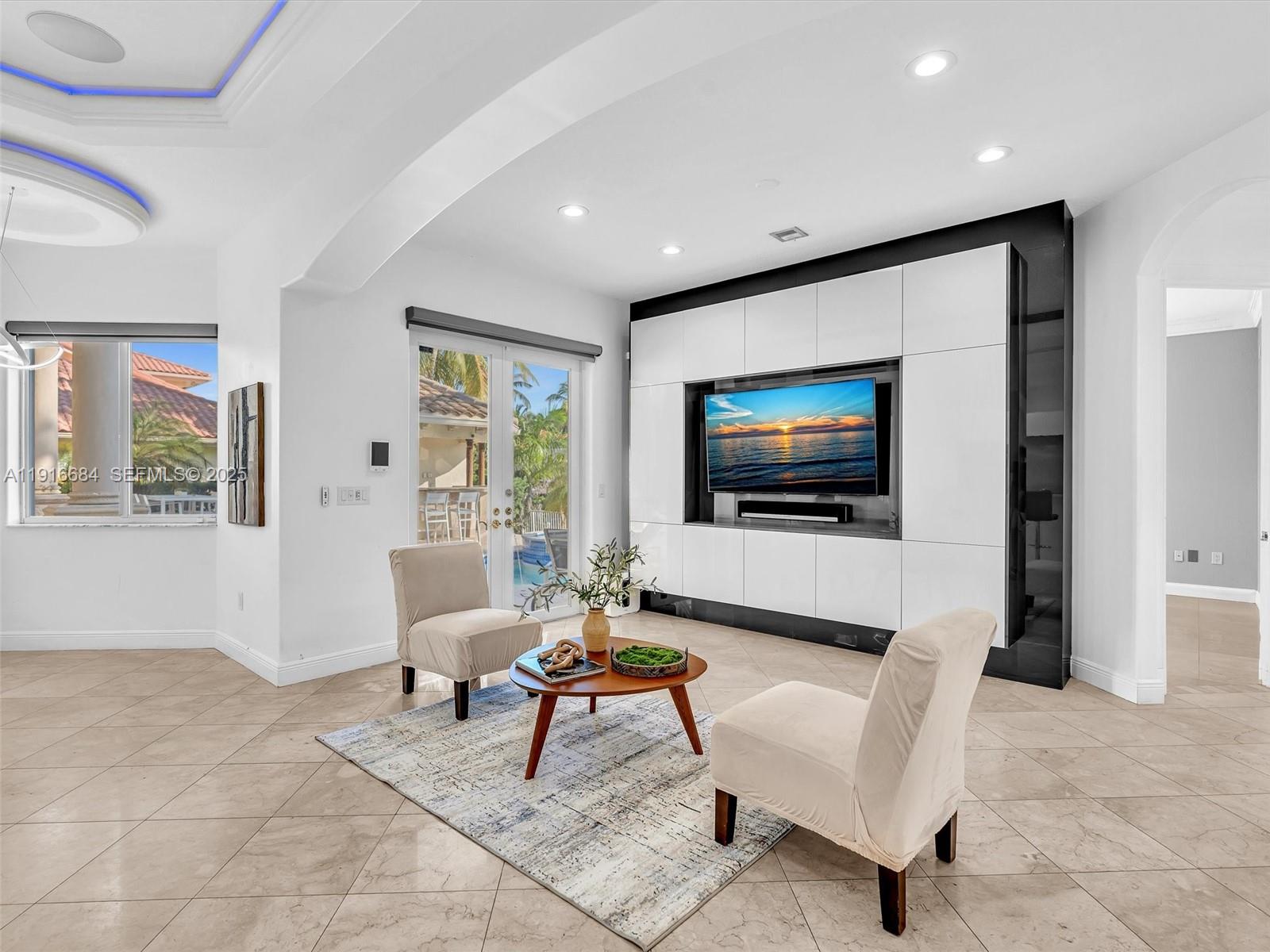 HOLLYWOOD GOLF ESTATES SE - Residential