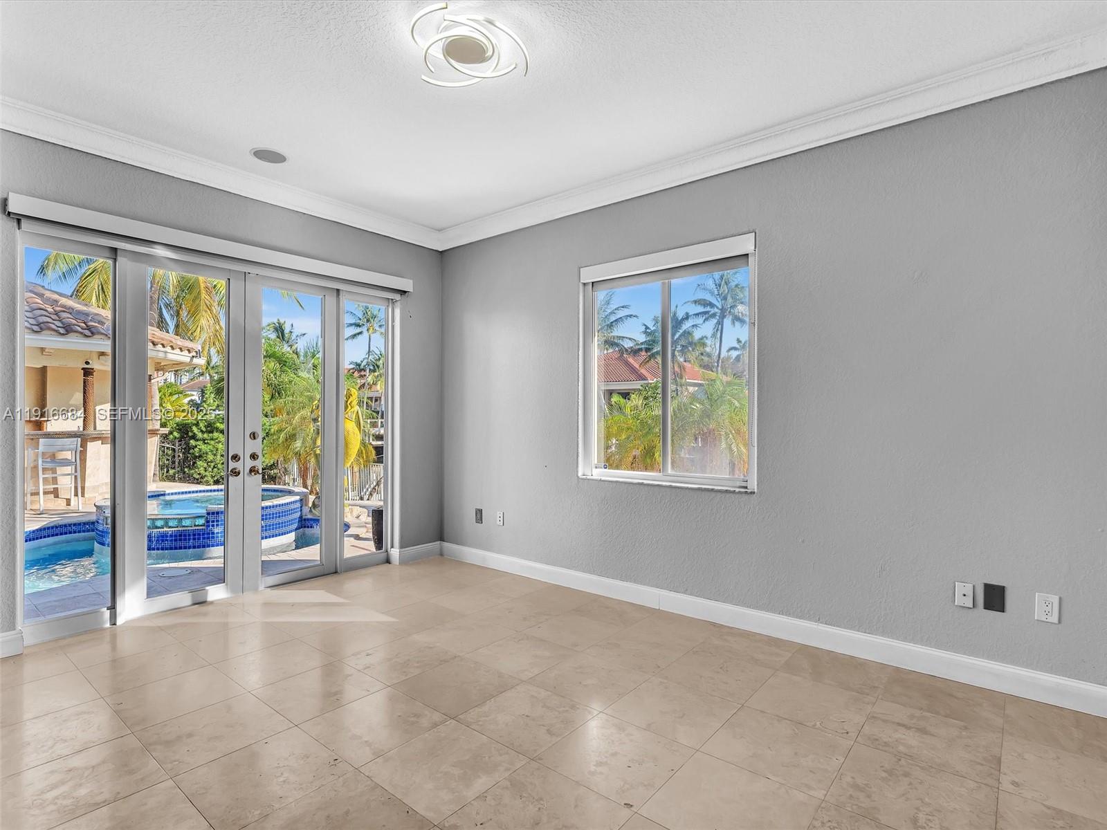 HOLLYWOOD GOLF ESTATES SE - Residential