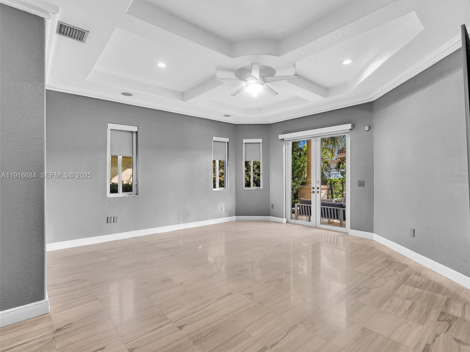 HOLLYWOOD GOLF ESTATES SE - Residential