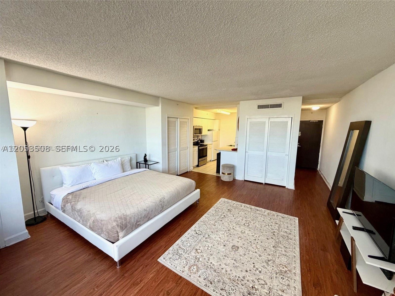 FLAMINGO SOUTH BEACH I CO - Residential Lease