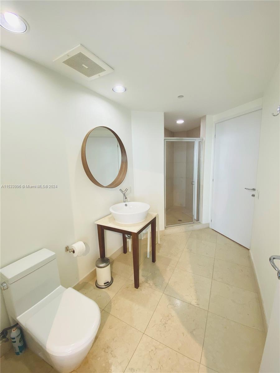 ICON CONDO - Residential Lease