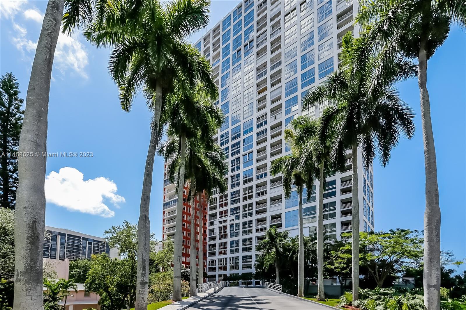Spacious residence with absolutely the very best unobstructed views of both the bay and Brickell skyline. Very private, only two apartment per floor on this section of the building. Tile floors in the living areas and carpet in both bedrooms. 
Best location in Brickell with easy access to I-95, US1 and walking distance to all the area restaurants, Brickell Financial District and entertainment venues.