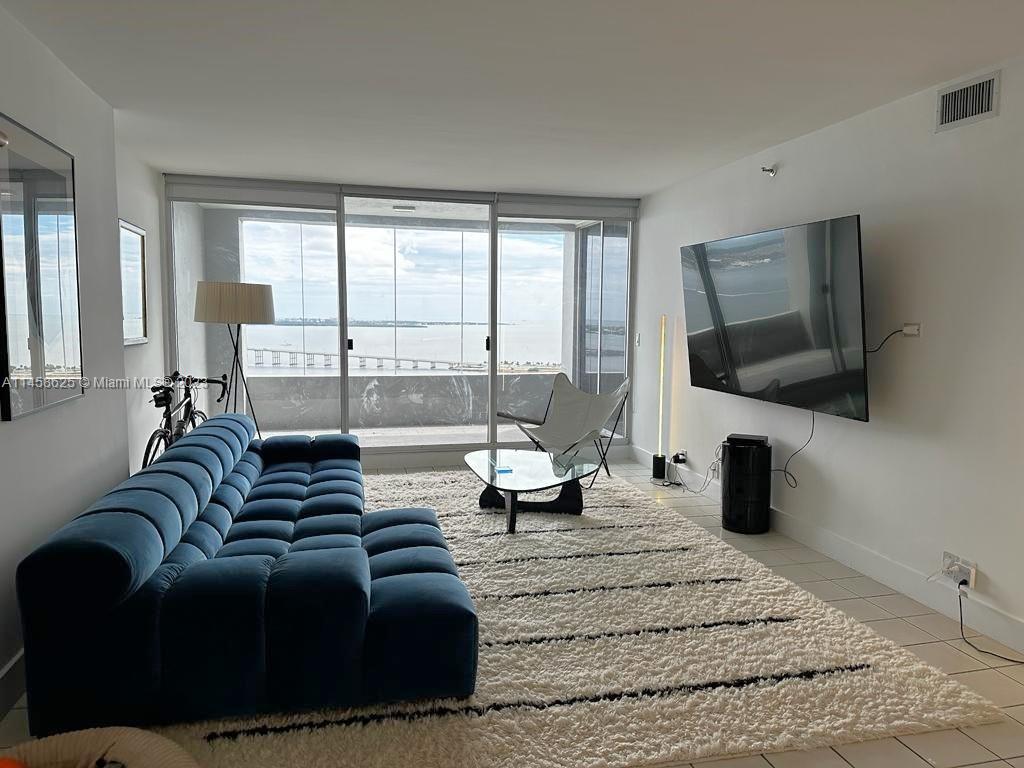 THE PALACE CONDO - Residential Lease