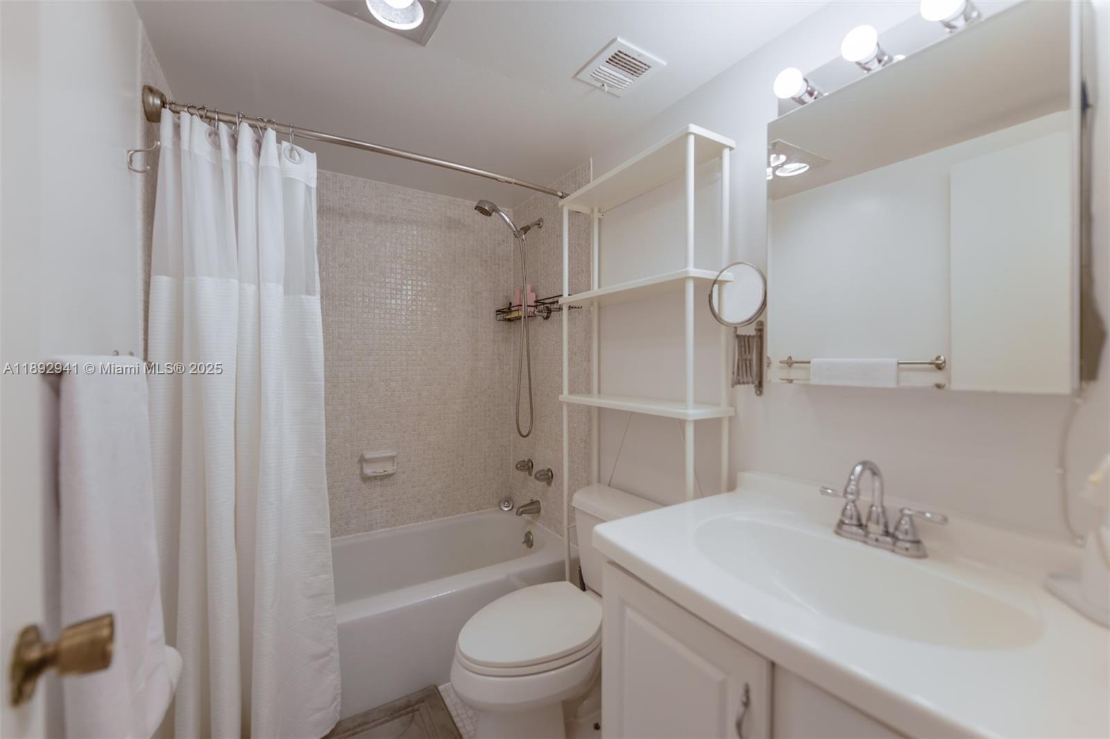 HEMISPHERES CONDO - Residential Lease