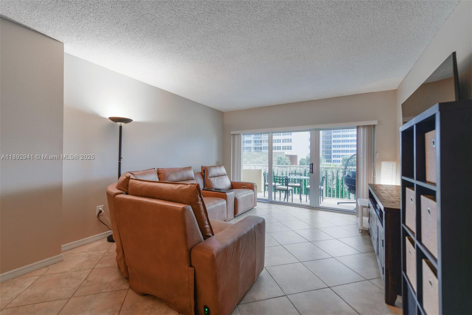 HEMISPHERES CONDO - Residential Lease