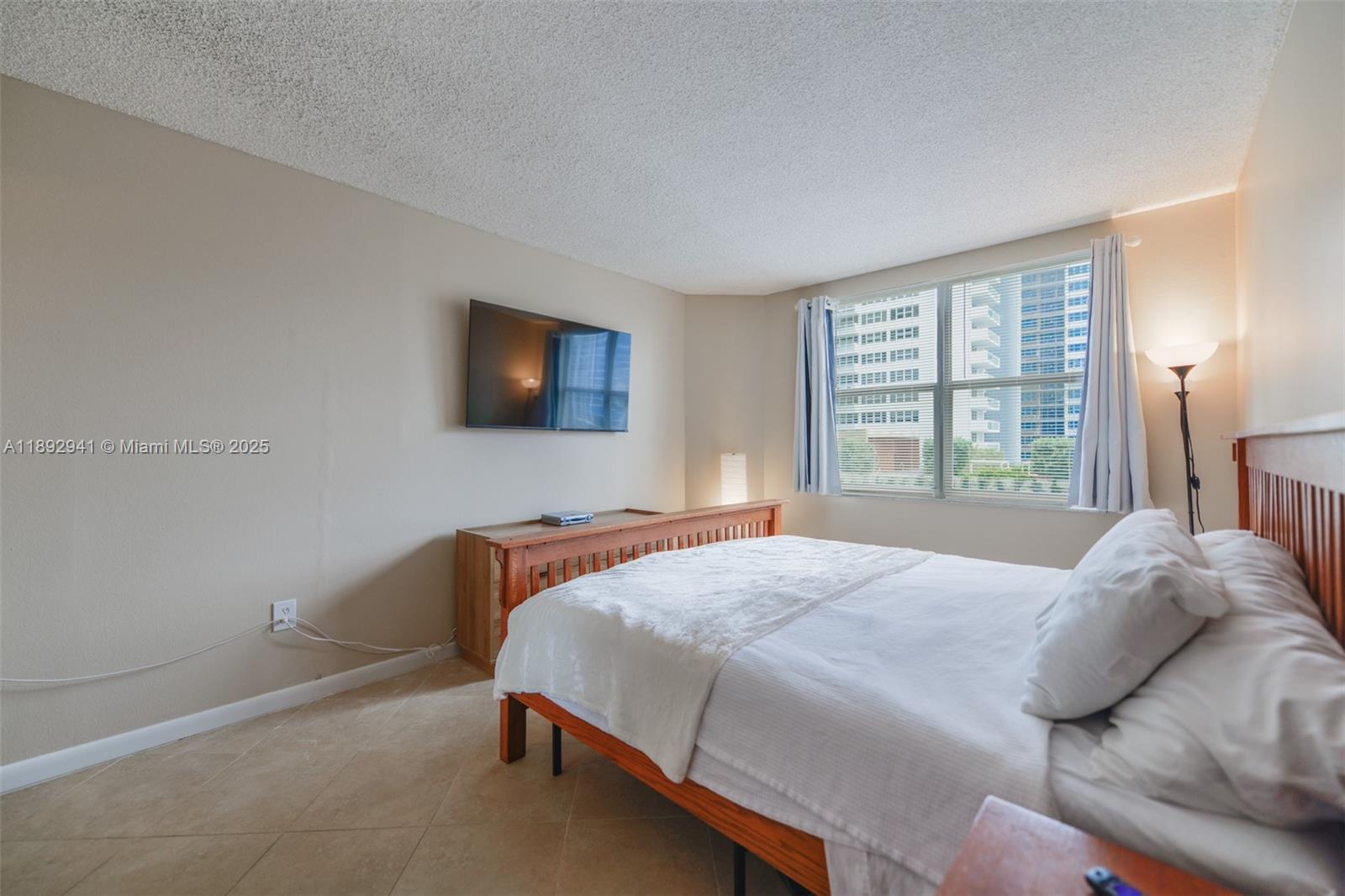 HEMISPHERES CONDO - Residential Lease