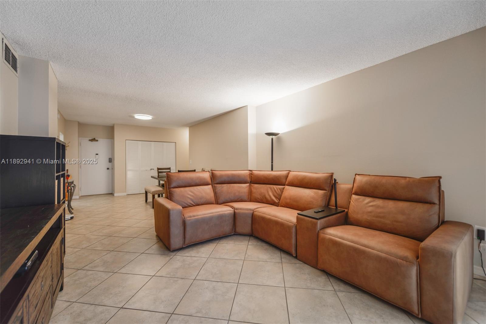 HEMISPHERES CONDO - Residential Lease