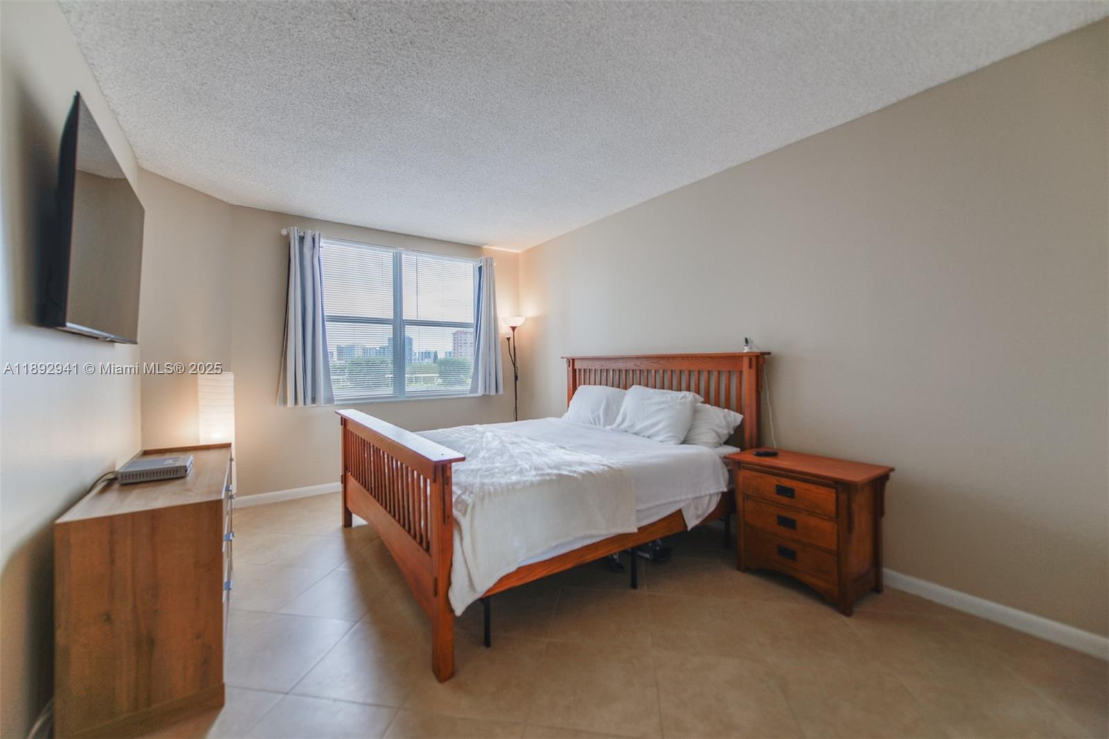HEMISPHERES CONDO - Residential Lease