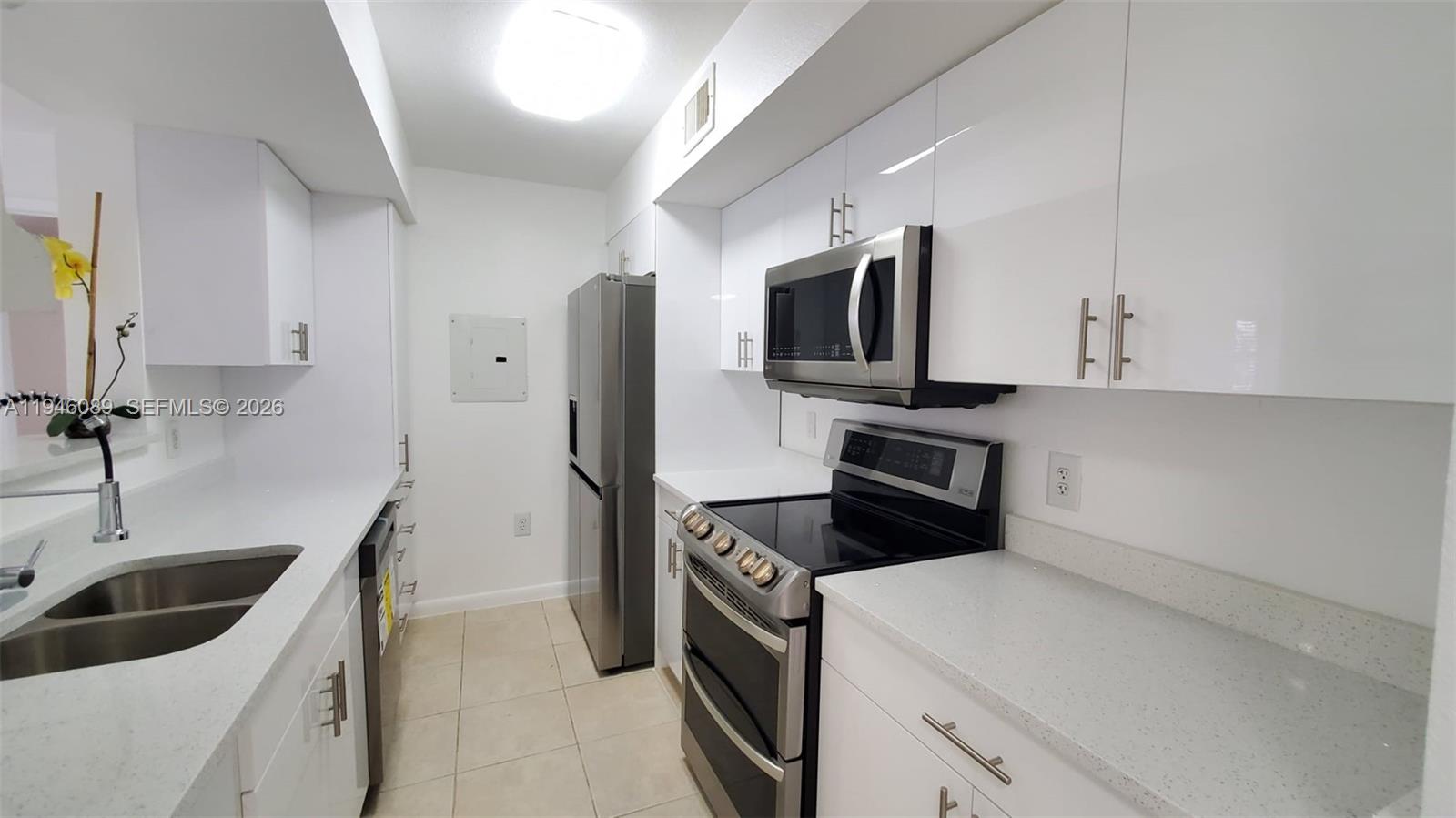 BISCAYNE BEACH CLUB CONDO - Residential