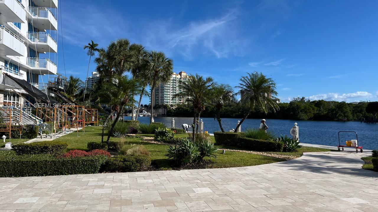 Furnished Short Term Rental with Intracoastal Views!!! Electricity, Water, Sewer, Garbage, Cable and Wi-Fi
included- Walking distance to the Galleria Mall, Publix Grocery Store, Fort Lauderdale Beach, Birch State Park,
Bonnet House Museum, and many Restaurants and Shops - Community Pool right on the Intracoastal - Water taxi
can pick you up and drop you off right from your backyard - Please call for available short term rental Dates!! - 6
Month Rental ($2400), 4-5 Month Rental ($2500), or 3 Month Rental ($2600)