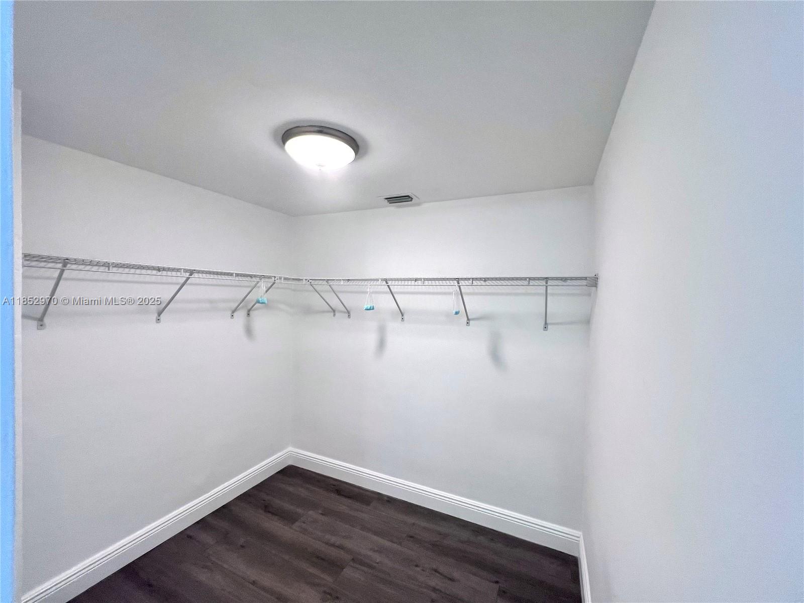 White House Condo - Residential