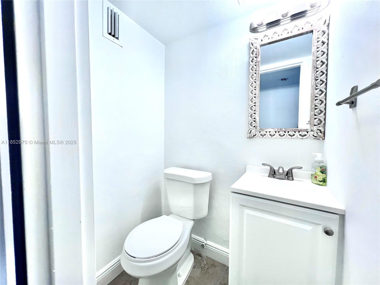 White House Condo - Residential