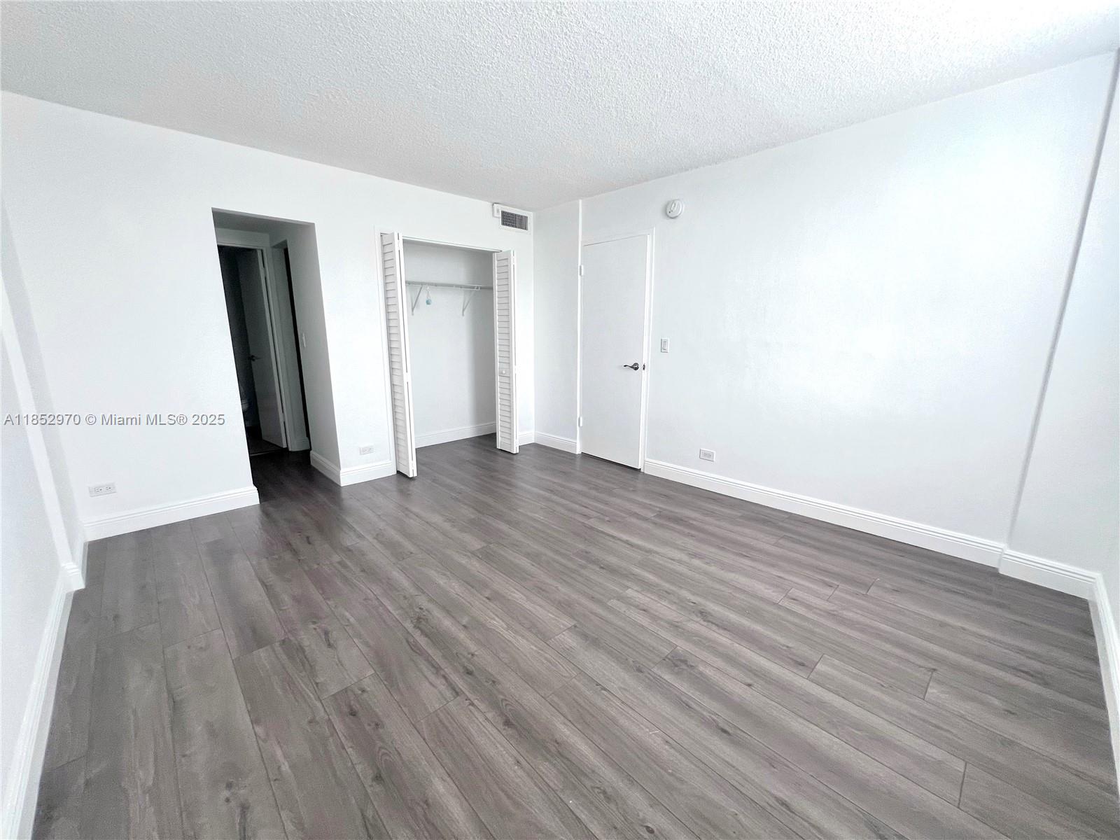White House Condo - Residential