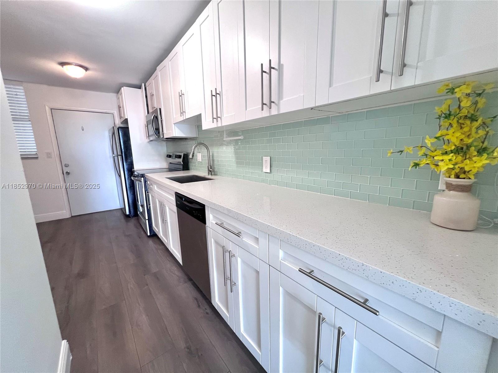 White House Condo - Residential
